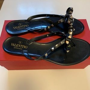 VALENTINO GARAVANI Rockstud Jelly Thong Sandals